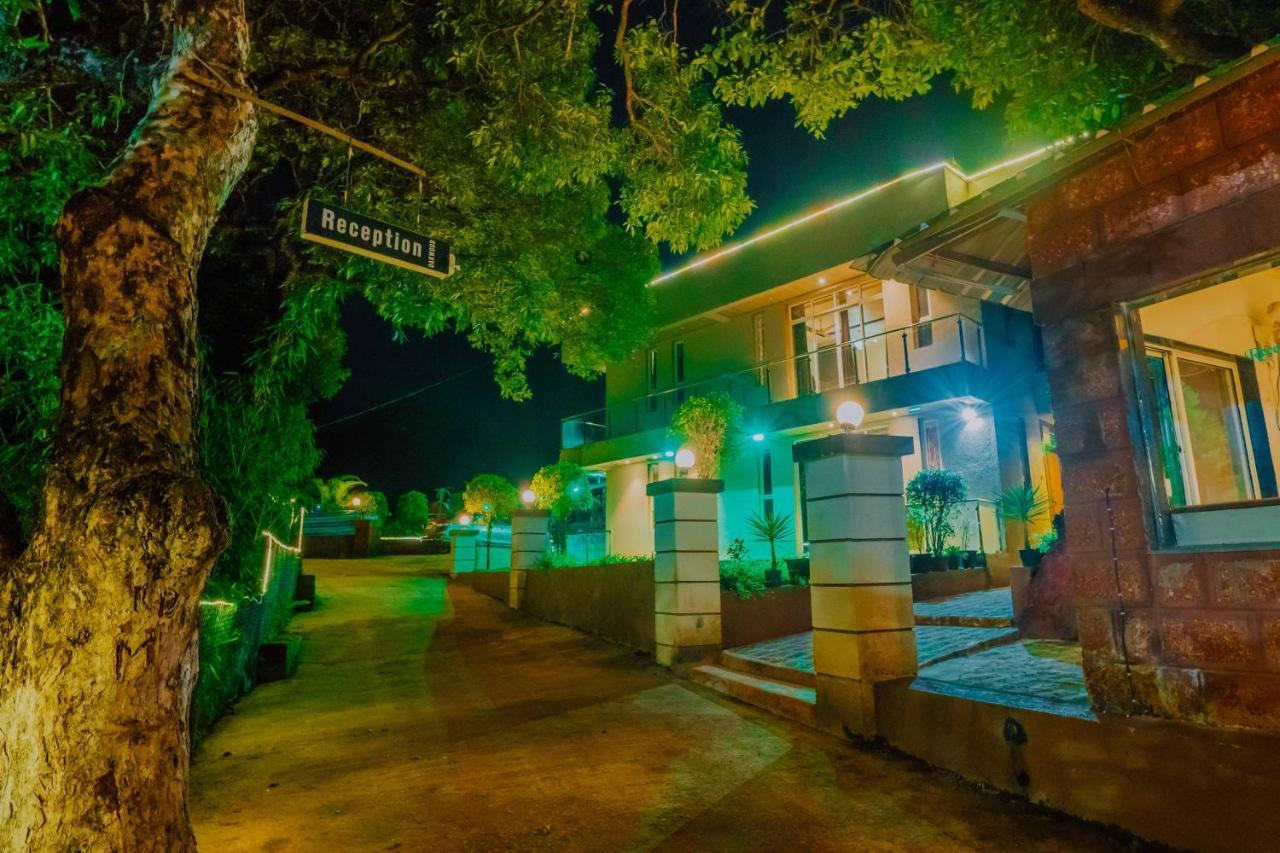 ホテルThe Oak Woods マハバレシュワール エクステリア 写真