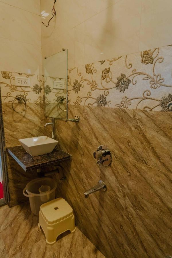 ホテルThe Oak Woods マハバレシュワール 部屋 写真